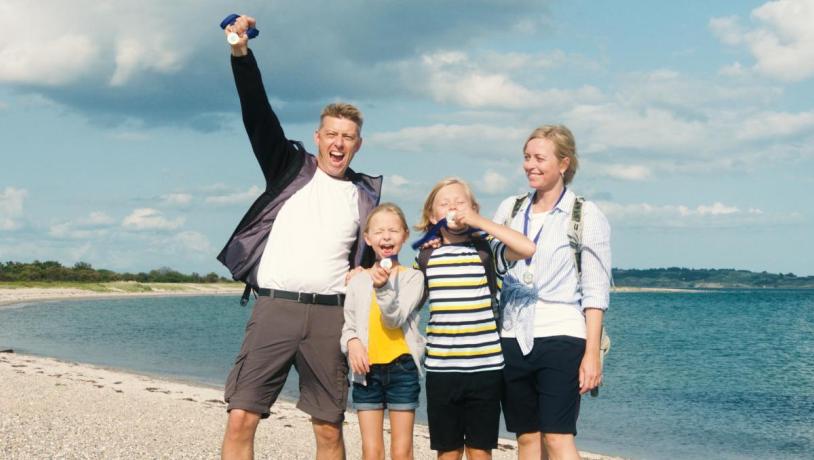Familie jubler efter at have gennemført Tunø skattejagt