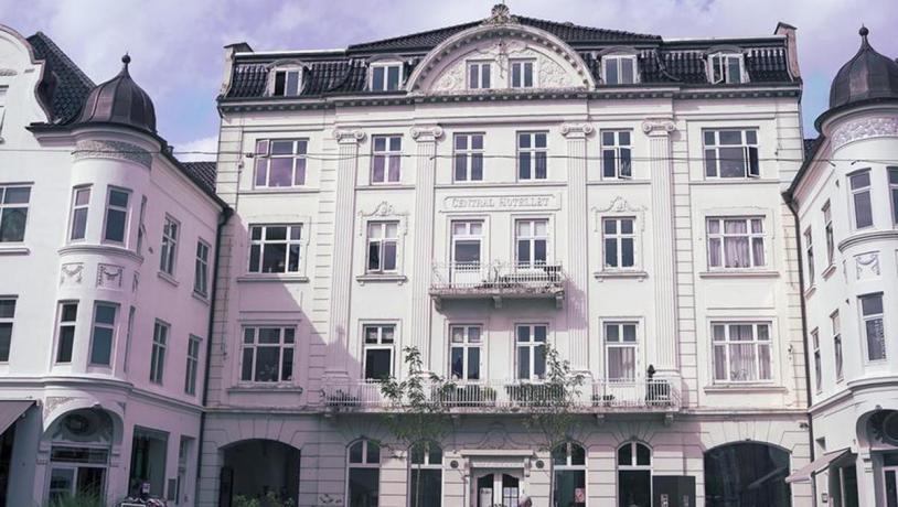 Centralhotellet i Odder set udefra
