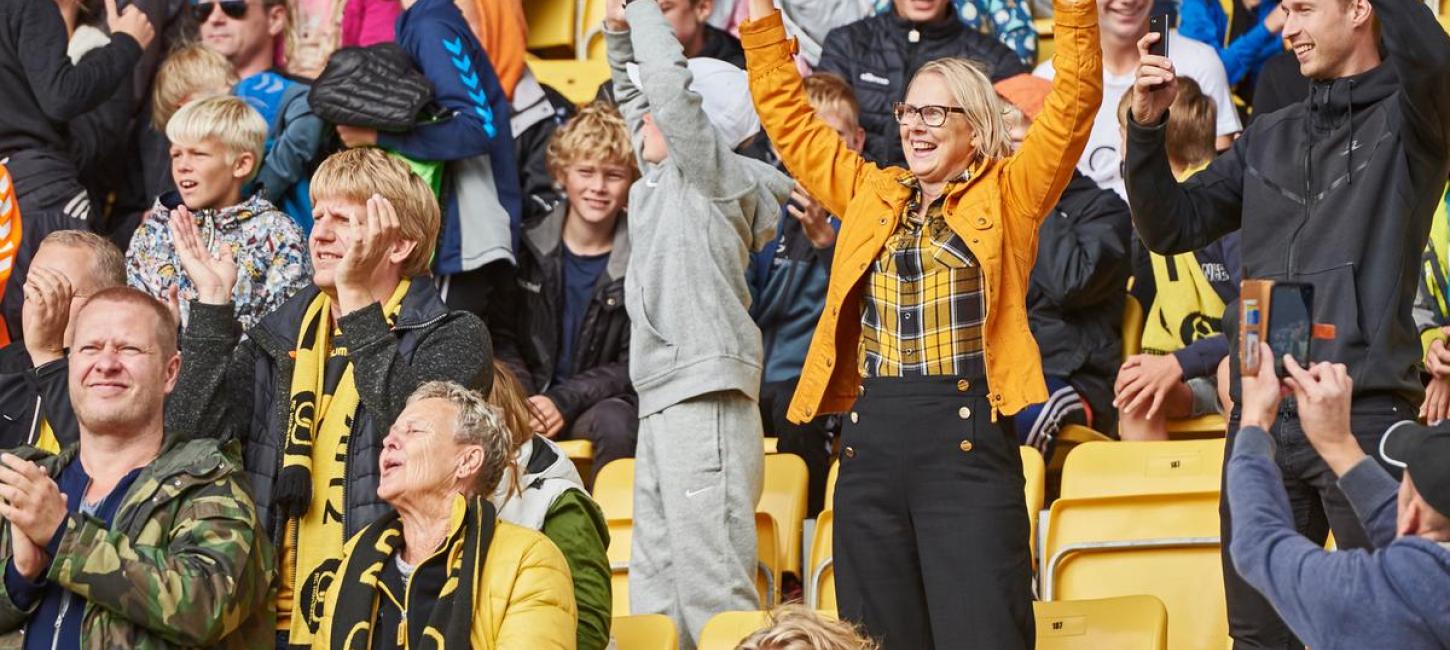 Publikum på tribunen på CASA Arena Horsens