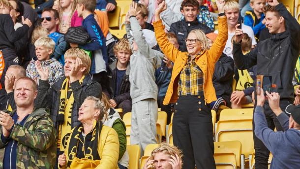 Publikum på tribunen på CASA Arena Horsens