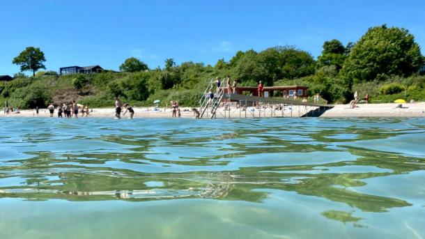 Lækkert badevand ved Rude Strand ved Odder-kysten - en del af Destination Kystlandet