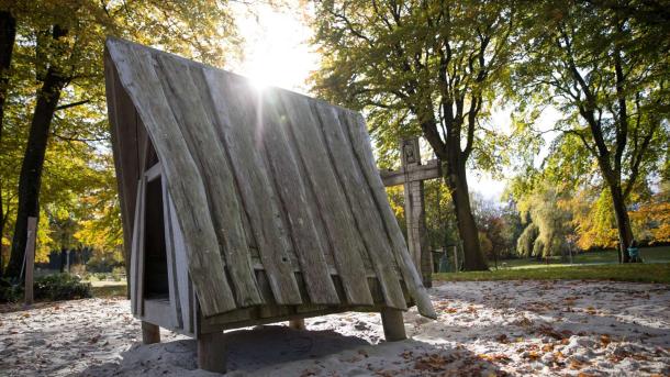 Legehus af træ i Folkeparken i Brædstrup