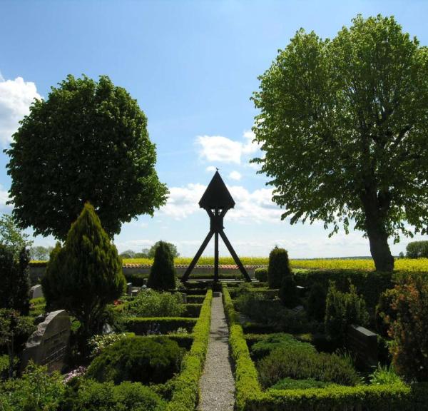 Alrø Kirke på øen Alrø i Horsens Fjord - en del af Destination Kystlandet