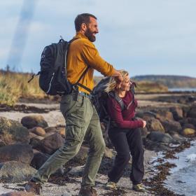 To vandrere slår smut ved Horsens Fjord