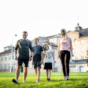 Familie besøger Fængslet