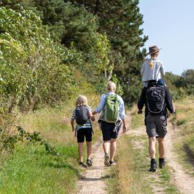 Familie på skattejagt på Tunø