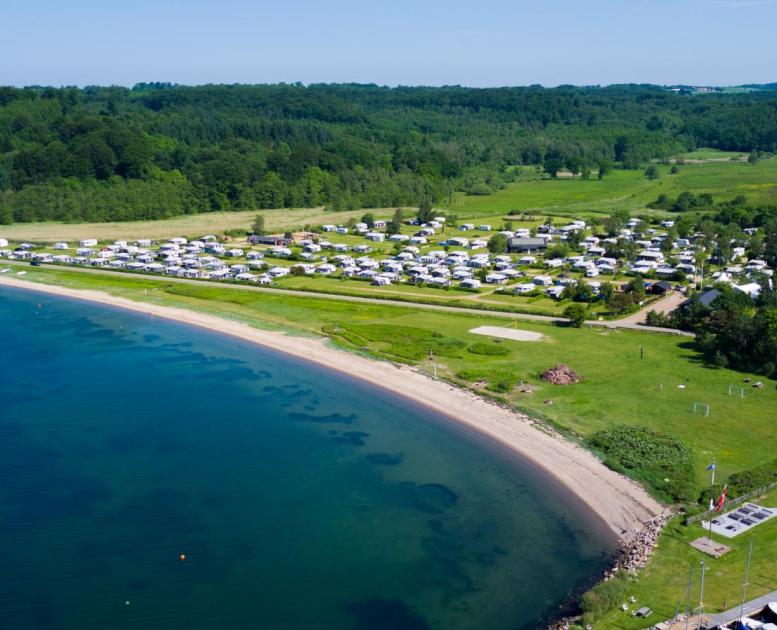 Campingplads ved vandet i Kystlandet i Denmark