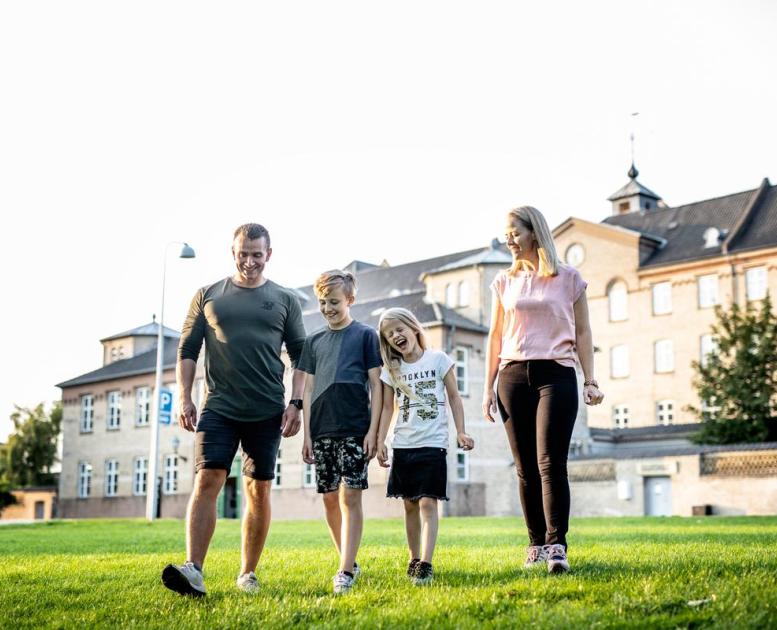 Familie besøger Fængslet